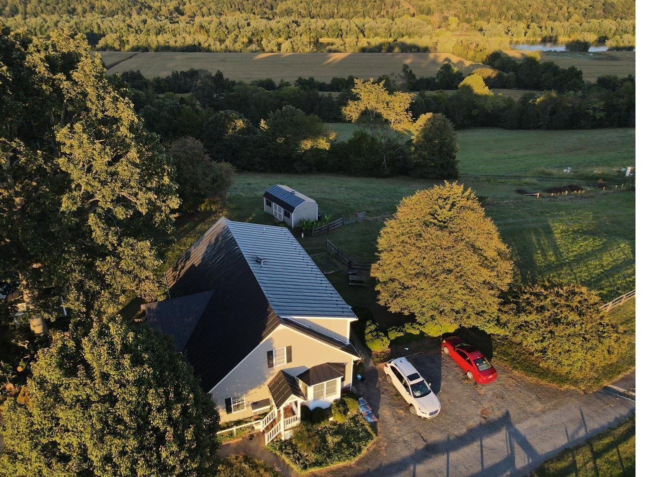 Belle Meade suites from above with river view