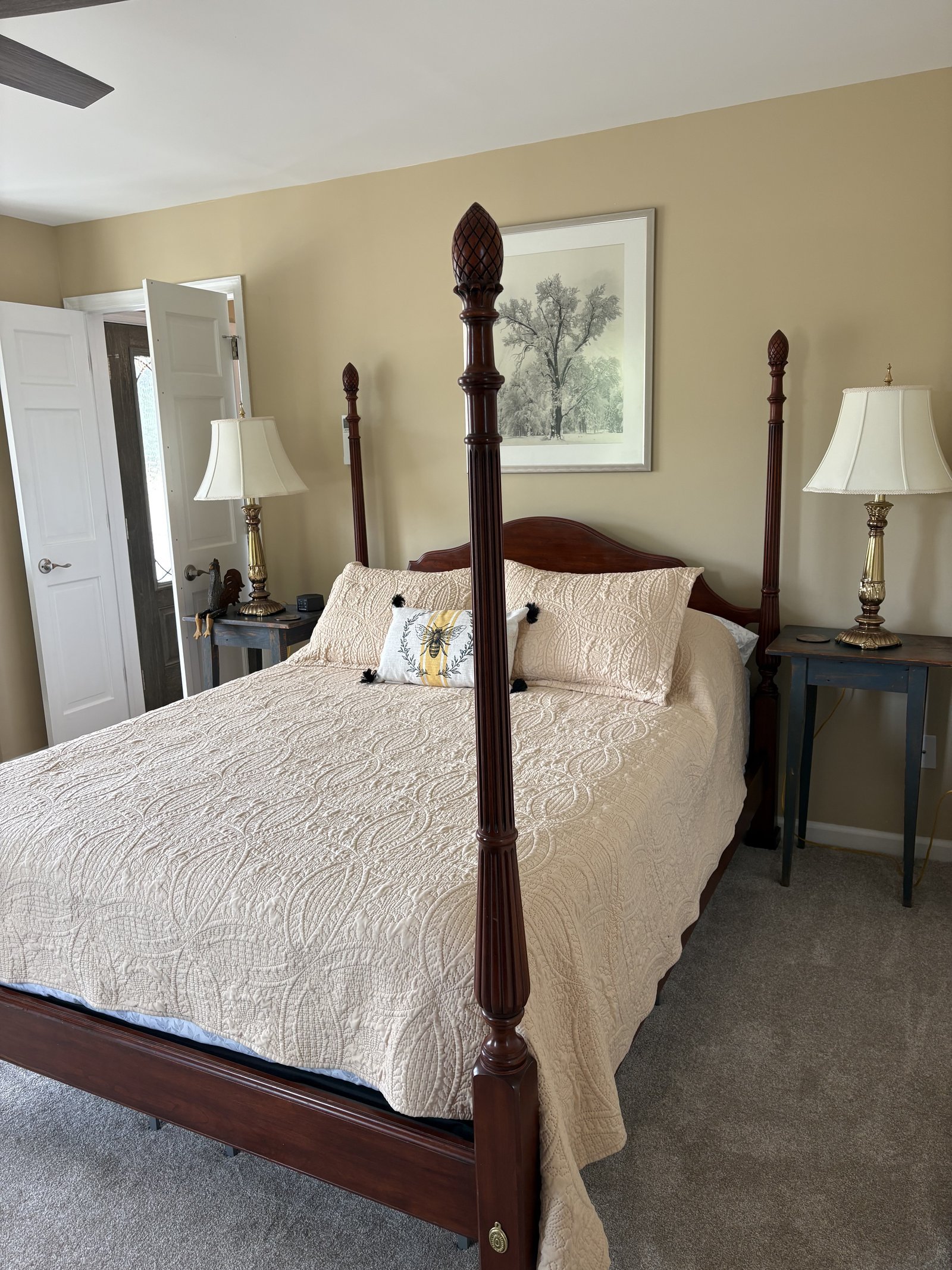 Meadowview Suite queen four-poster bed
